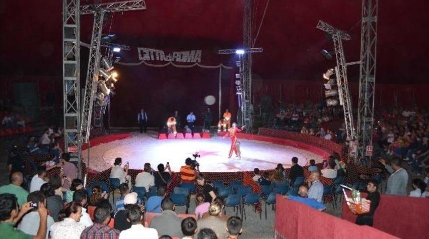 Circo İtaliano Perdelerini A&ccedil;tı