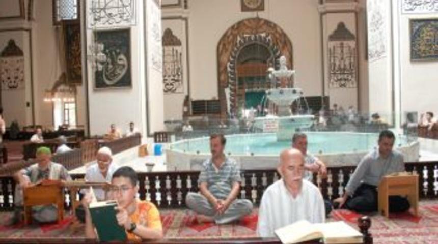 Bursa Ulu Cami'de Yerden Isıtma Sistemine Geçiliyor