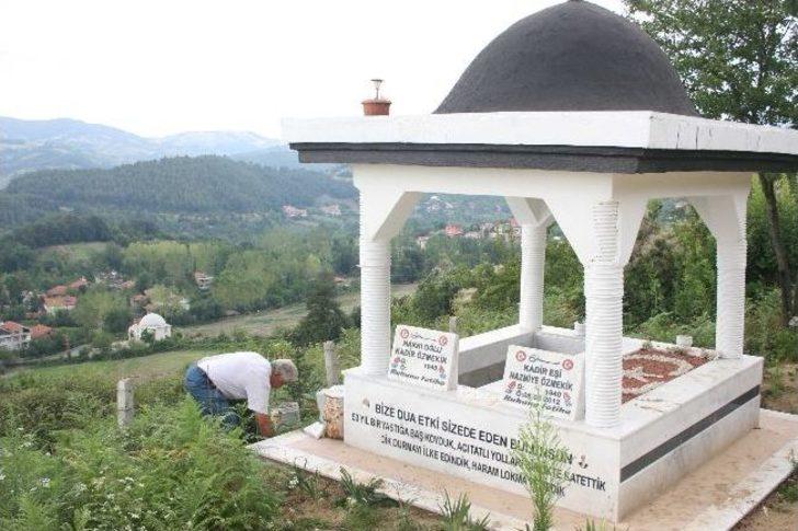 Ölmeden anıt mezarını yaptırdı G4