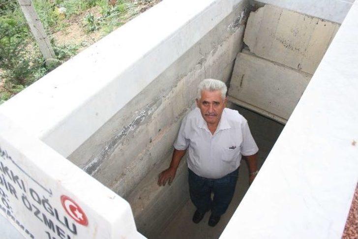 Ölmeden anıt mezarını yaptırdı G5