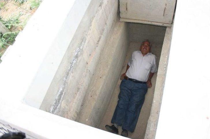 Ölmeden anıt mezarını yaptırdı G1