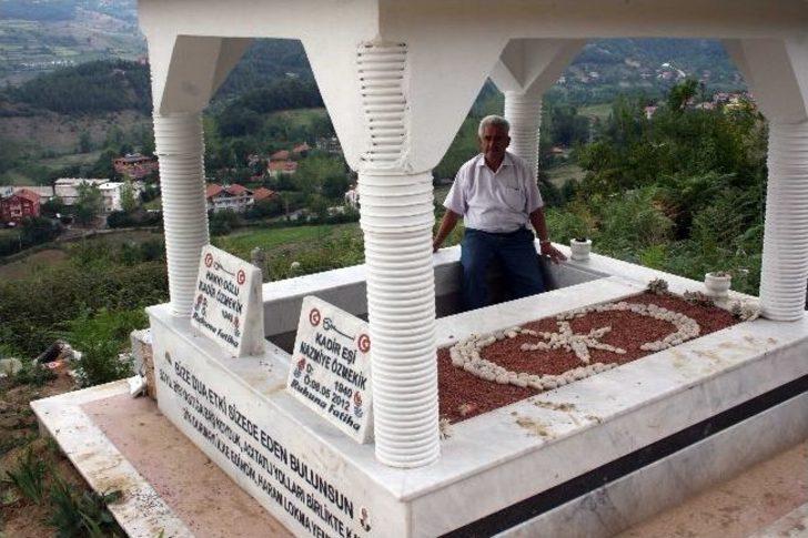 Ölmeden anıt mezarını yaptırdı G3