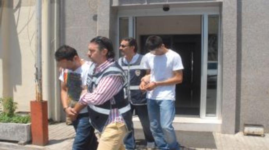 İşyerindeki Sadaka Kutusunu Soyanlar D&uuml;ş&uuml;rd&uuml;kleri K&acirc;ğıttan Yakalandı