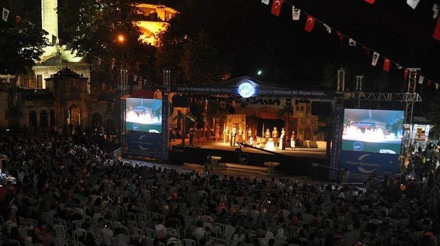 Ey&uuml;p&rsquo;te Iftar Beyaz D&uuml;şler Sahnesi Ile Renklendi