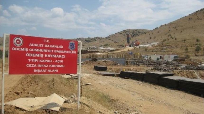 &Ouml;demiş Cezaevinde Duvarlar Ortaya &Ccedil;ıkıyor