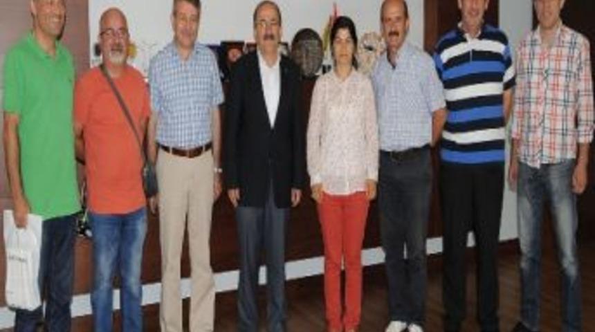 G&uuml;mr&uuml;k&ccedil;&uuml;oğlu'ndan Sanat&ccedil;ılara Destek