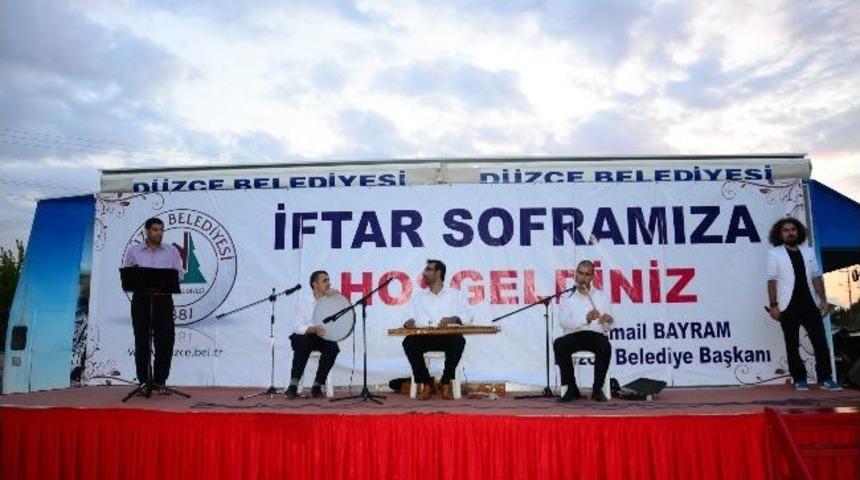 D&uuml;zce Belediyesi Mahalle İftarları S&uuml;r&uuml;yor