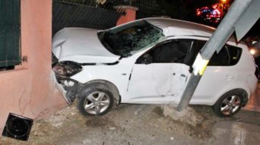 Sapanca'da Trafik Kazası: 2 Yaralı