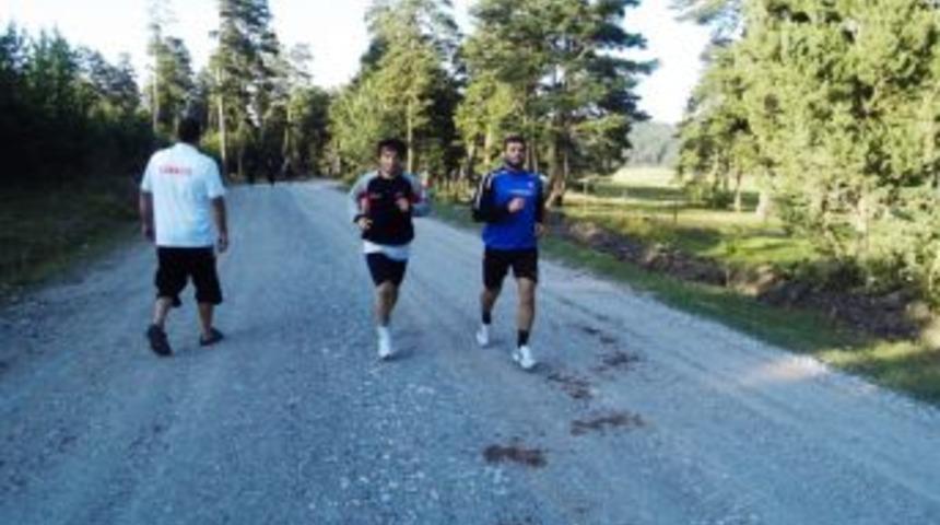 Grekoromencilerin Aladağ Kampı S&uuml;r&uuml;yor