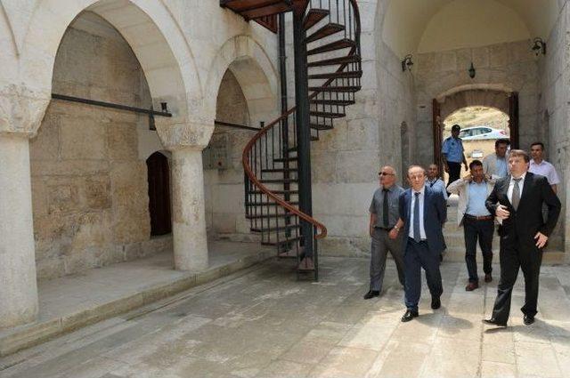 Vali &Ouml;zt&uuml;rk Korkuteli&rsquo;nde İncelemelerde Bulundu 3