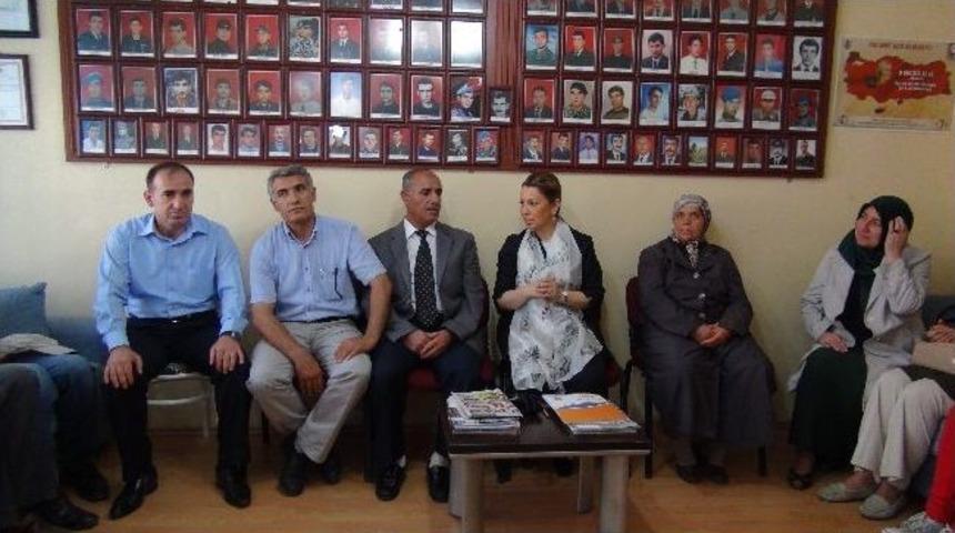 Ak Parti Malatya Milletvekili &Ouml;znur &Ccedil;alık, Şehit Aileleri Derneği&rsquo;ni Ziyaret Etti