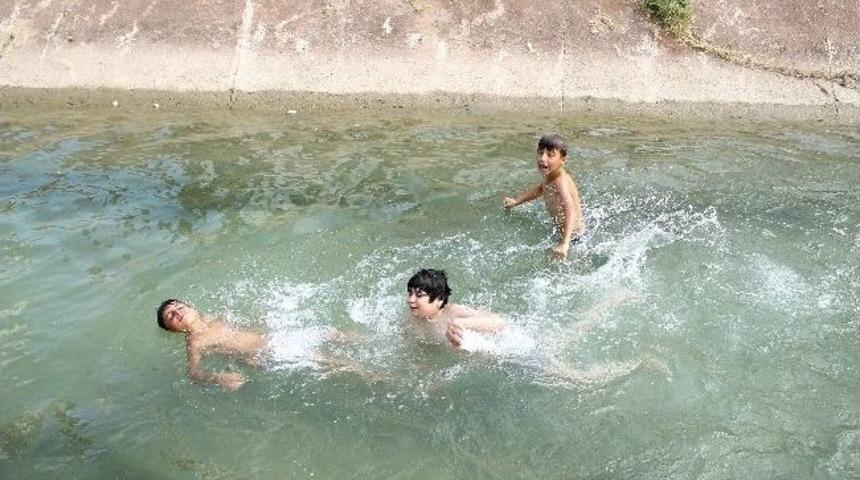 (&ouml;zel Haber) &Ccedil;ocukların Tehlikeli Serinleme Alanı