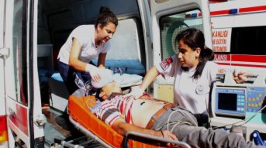 Evden Uzaklaştırma Cezası Bulunan Adam, Eşini &Ouml;ld&uuml;r&uuml;p Komşusunu Yaraladı