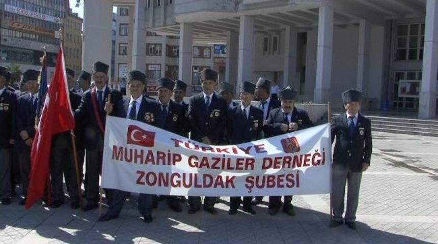 Gaziler Kıbrıs Barış Harekatının 39. Yıl D&ouml;n&uuml;m&uuml;nde Anma T&ouml;reni D&uuml;zenledi