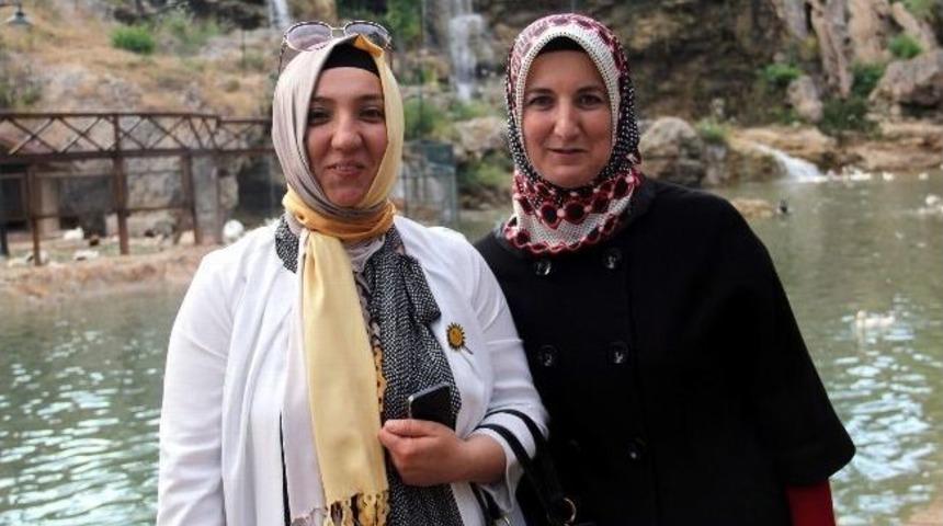 Sivaslı Ak Kadınlar, Uşaklı Ak Kadınları Konuk Etti