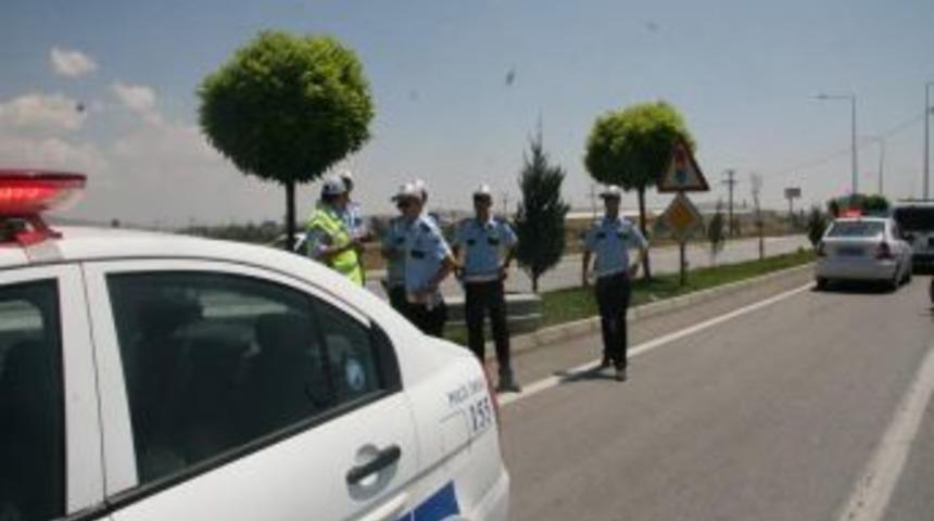 Motosiklet S&uuml;r&uuml;c&uuml;s&uuml; Polisi Bir Saat Peşinde Koşturdu