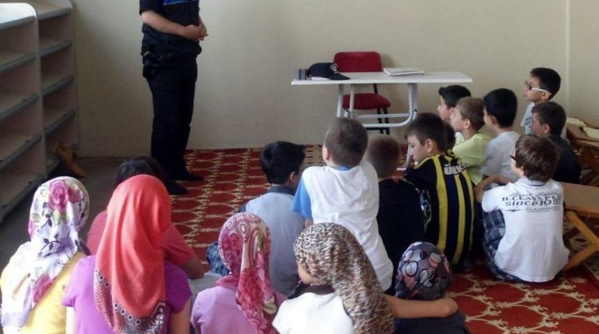 Polis Kur'&acirc;n Kurslarında &Ccedil;ocukları Bilgilendirdi