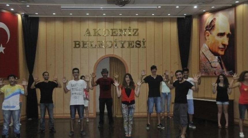 Akdeniz'de Geleceğin Tiyatrocuları Yetişiyor