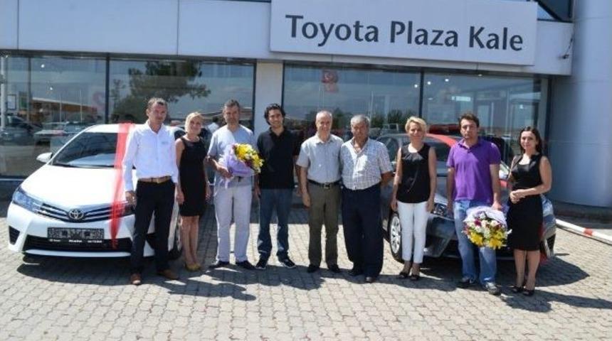 Yeni Otomobillerini Teslim Aldılar