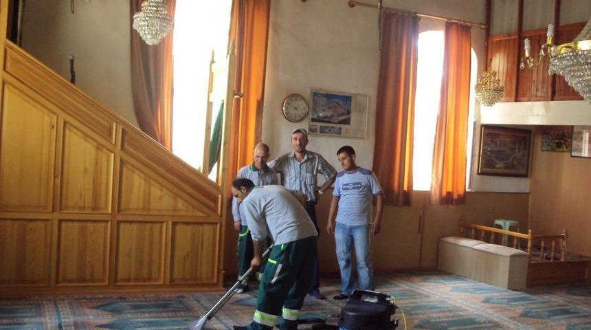 CHP, Ramazanlarda Cami Temizliği Yapıyor