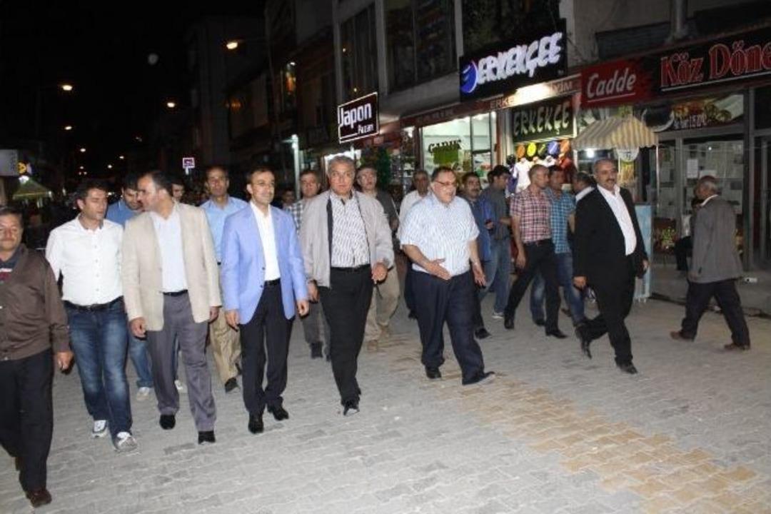 Ağrı Protokol&uuml; Kahvehanede Vatandaşlarla &Ccedil;ay İ&ccedil;ti