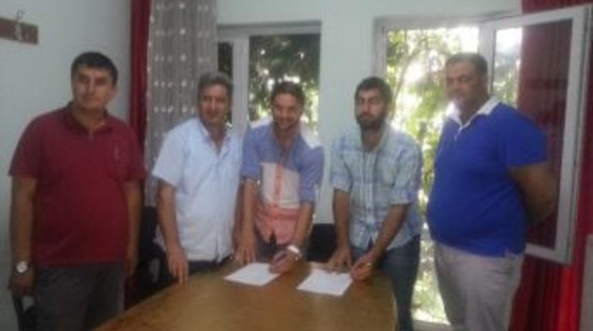 Elbistanspor 3 Futbolcuyla S&ouml;zleşme İmzaladı