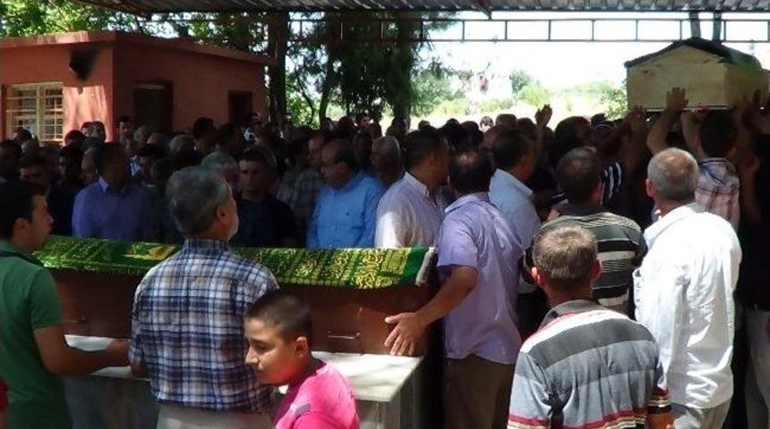 Hatay&rsquo;da Selde Hayatını Kaybedenler Toprağa Verildi