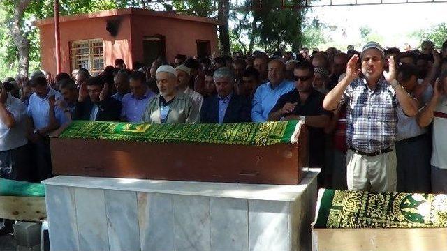 Hatay’da Selde Hayatını Kaybedenler Toprağa Verildi