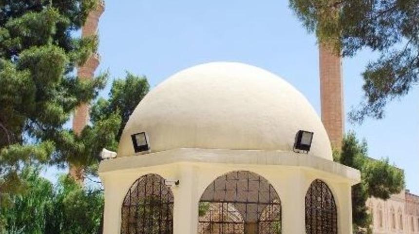 Ramazan'da T&uuml;rbe Ve Makamlara Ziyaret&ccedil;i Akını