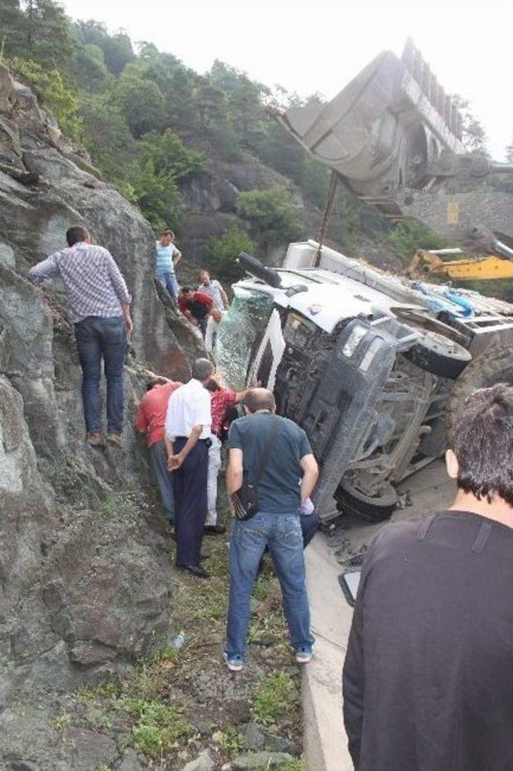 Artvin'de Trafik Kazaları:4 Yaralı G1