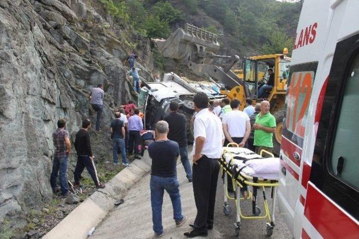 Artvin'de Trafik Kazaları:4 Yaralı G2