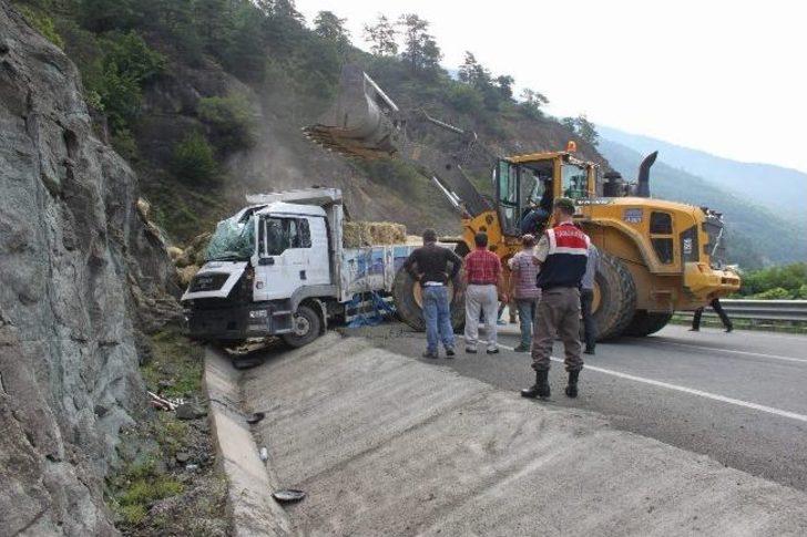 Artvin'de Trafik Kazaları:4 Yaralı G3