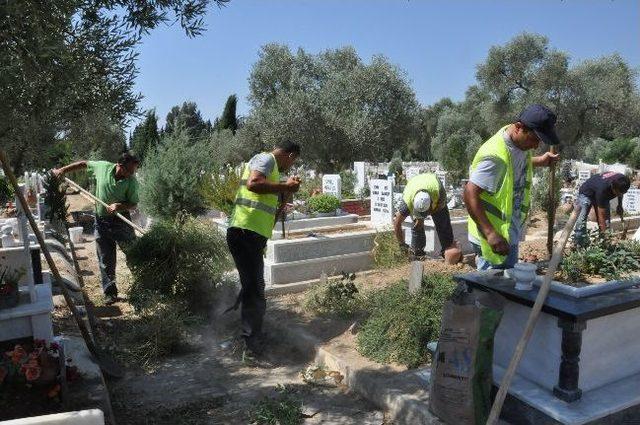 Nazilli’de Mezarlıklara Bayram Bakımı