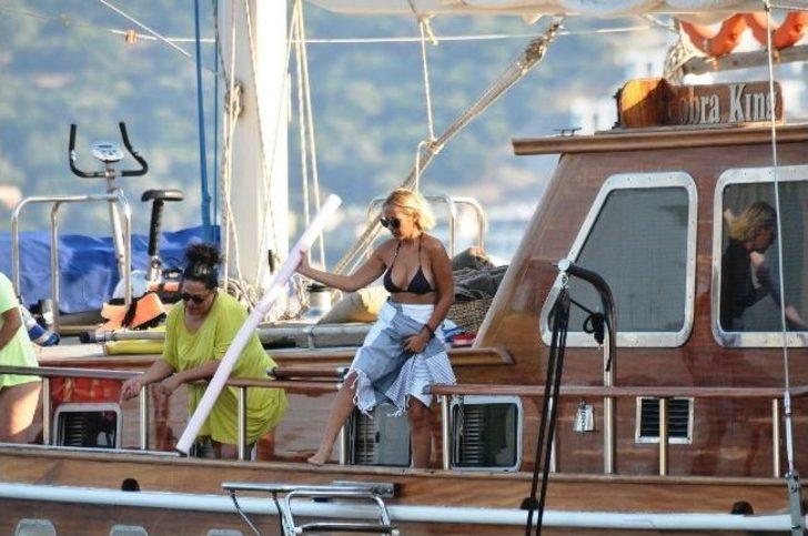 Hülya Avşar Mavi Yolculuğa Çıktı G2