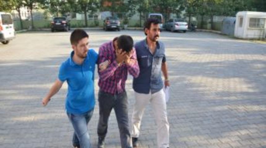 Polisi G&ouml;r&uuml;nce Ka&ccedil;an Cezaevi Firarisi, El Bombası Ile Yakalandı