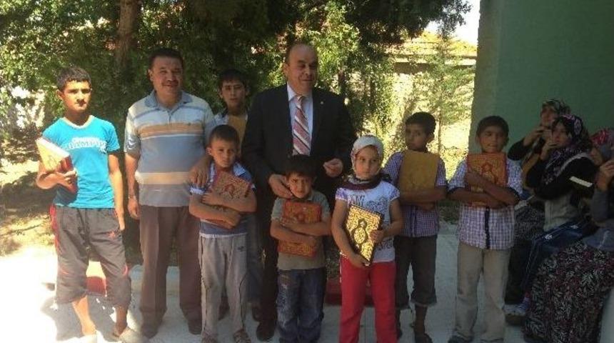 Yogisad Başkanı &Ccedil;elik, Kur&rsquo;an Kursu &Ouml;ğrencilerine Kur&rsquo;an-ı Kerim Ve Rahle Hediye Etti