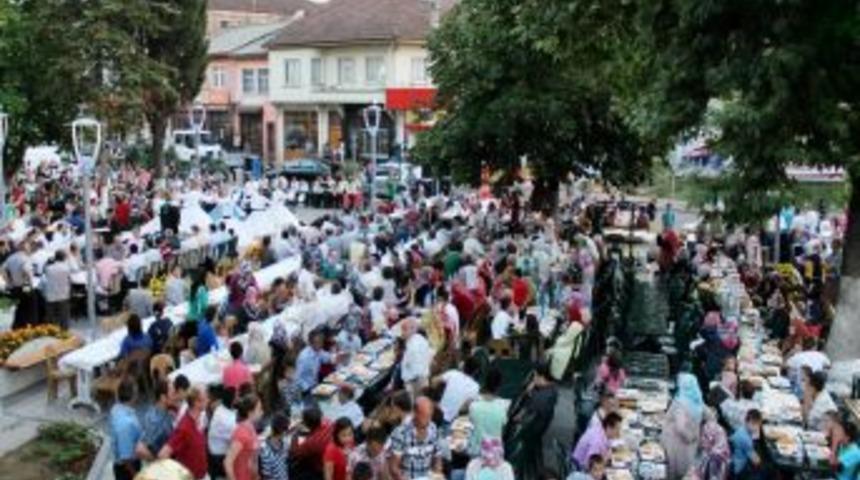 Kozcağız Belediyesi'nin Halka A&ccedil;ık Iftarı Yoğun Ilgi G&ouml;rd&uuml;