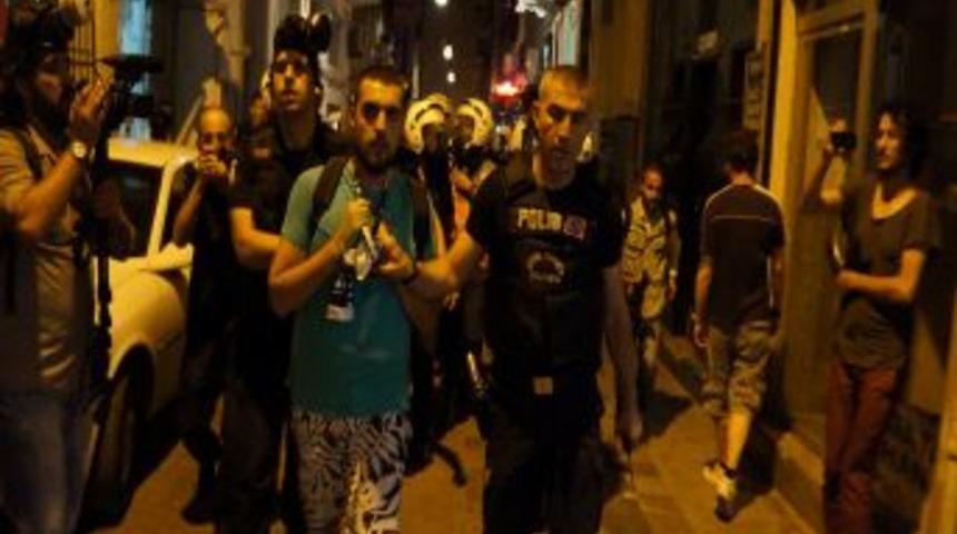 Polis İstiklal Caddesi'nde G&ouml;stericilere M&uuml;dahale Etti