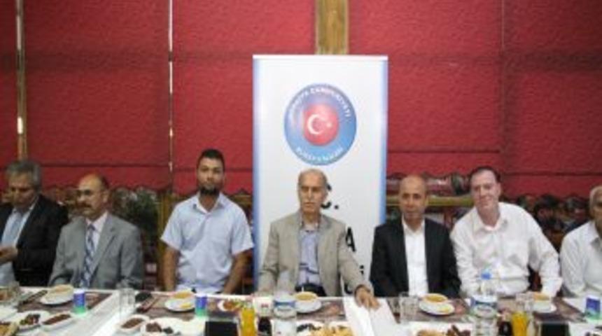 Vali Harput: 75 Milyon Insanımızla Etle Tırnak Gibiyiz