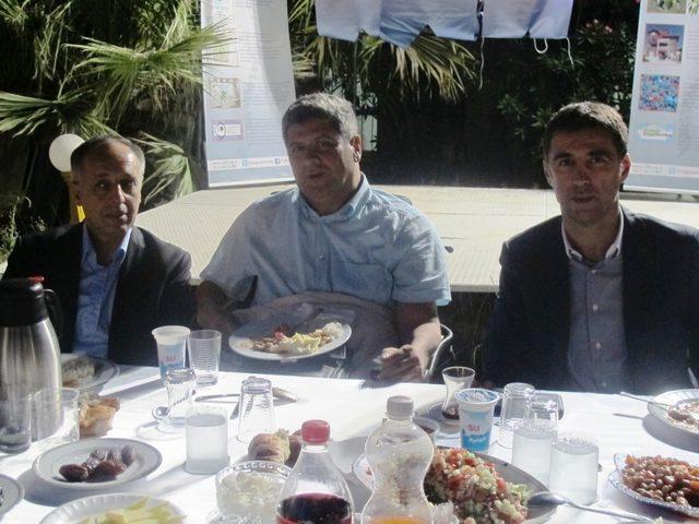 Hakan Şükür, Omurilik Felçlileri Derneği'nin Iftarına Katıldı