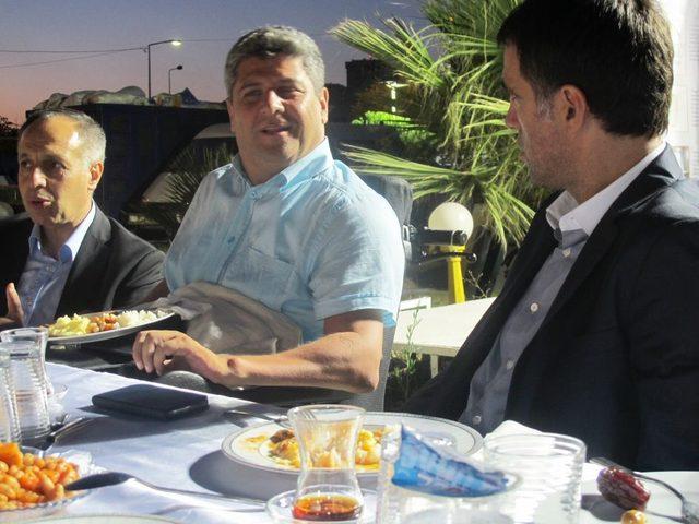 Hakan Şükür, Omurilik Felçlileri Derneği'nin Iftarına Katıldı