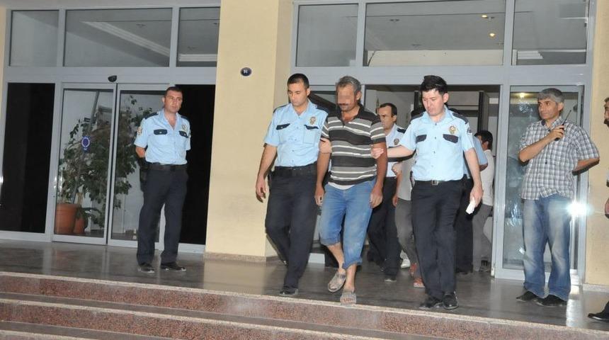 İzmir&rsquo;de 11 Bin Paket Ka&ccedil;ak Sigara Ele Ge&ccedil;irildi; 5 Kişi G&ouml;zaltında