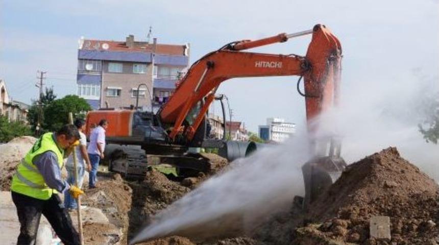 İş&ccedil;ilerin Dikkatsizliği Su Borusunu Patlattı