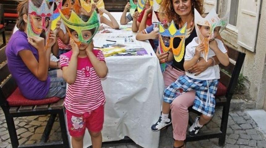 Masklara Y&uuml;reklerini Kattılar