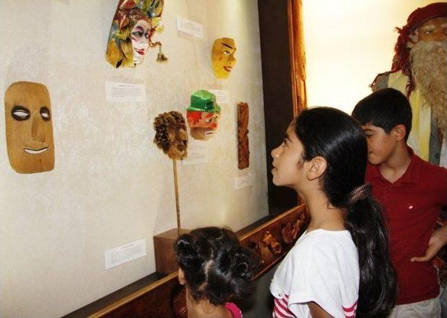 Masklara Y&uuml;reklerini Kattılar 1