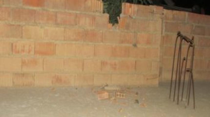 Suriye'den gelen mermiler iki eve ısabet etti