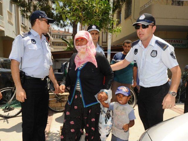 Karşıyaka'daki Dilenciler Cami Önlerinden Toplandı