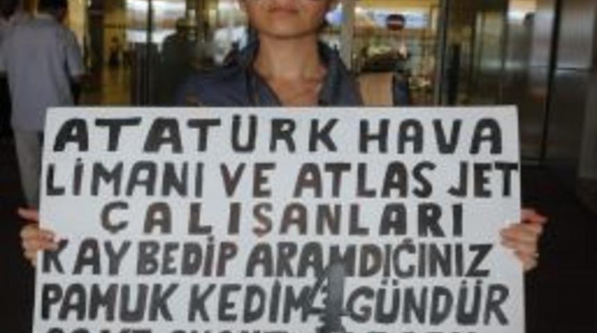 G&uuml;nlerdir, Havalimanında Kaybolan Kedisini Arıyor