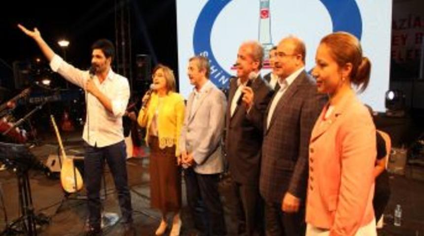 Bakan Fatma Şahin, Uğur Işılak Ile 'Haydi Anadolu' Şarkısını S&ouml;yledi