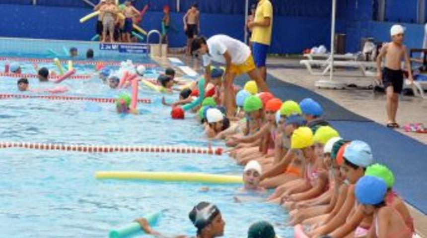 Adana'da Y&uuml;zmeyi Bilmeyen &Ccedil;ocuk Kalmayacak